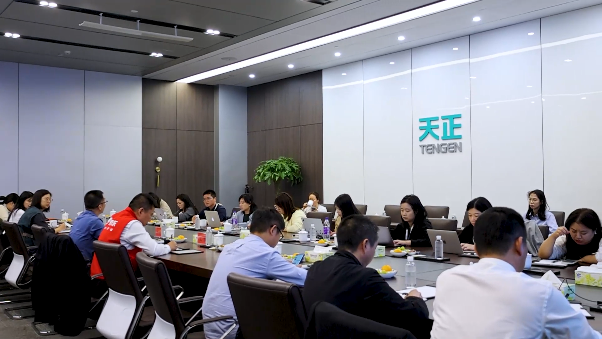 京东工业走进pg电游，探访产业数智化之路！